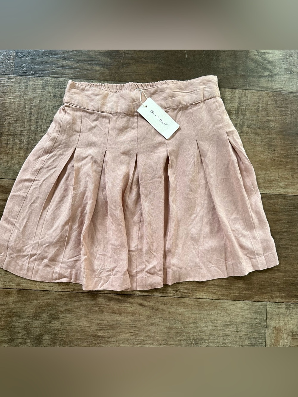 New Sim & Sam pleated skirt